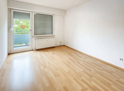 Wohnzimmer - Ein Zuhause mit Charme und Potenzial - willkommen in Ihrer neuen 4-Zimmer-Wohnung in Niederkassel