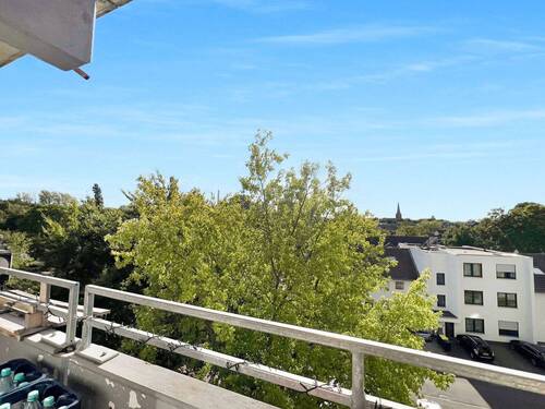 Blick vom Balkon - 4 Zimmer Etagenwohnung zum Kaufen in Niederkassel