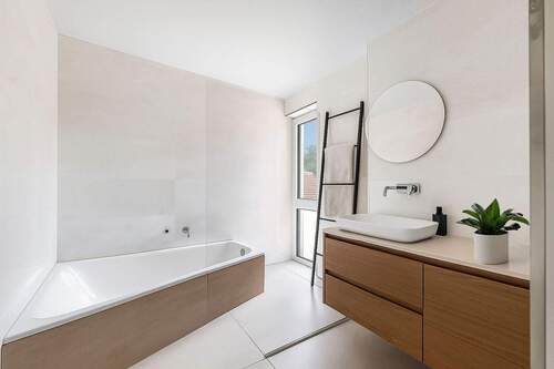 Bad- Modern _ Hell (Beispieleinrichtung) - Etagenwohnung mit 87,40 m² in Frankfurt am Main zum Kaufen