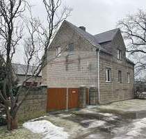 Viel Platz, viele Möglichkeiten: Massives Ein- bis Zweifamilienhaus in BaruthMark - Baruth/Mark