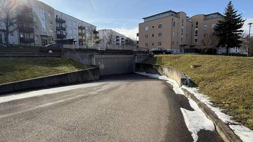 Zufahrt Tiefgarage - 2 Zimmer Etagenwohnung in Naumburg