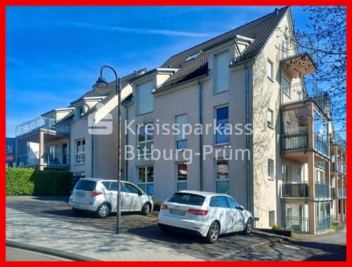 Straßensseite mit Balkon - Attraktive Eigentumswohnung mit Garagenstellplatz