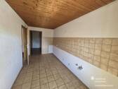 Küche mit Blick in Abstellraum - 