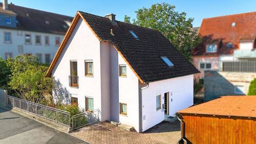 Titelbild Ansicht Nord Ost - 6 Zimmer Mehrfamilienhaus, Wohnhaus zum Kaufen in Ochsenfurt
