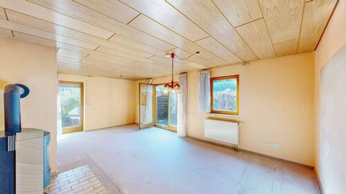 Wohnzimmer mit Zugang zur Südterrasse in Wohnung im EG - Mehrfamilienhaus, Wohnhaus mit 146,00 m² in Ochsenfurt zum Kaufen