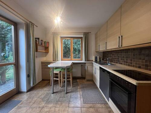 Küche mit Zugang zur Terrasse - 4 Zimmer Einfamilienhaus in Herzogenaurach