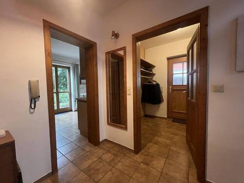 Diele und Windfang im EG - Einfamilienhaus mit 118,00 m² in Herzogenaurach zum Kaufen