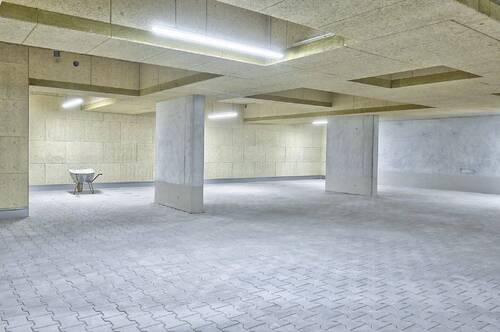 Großzügige Tiefgarage - 