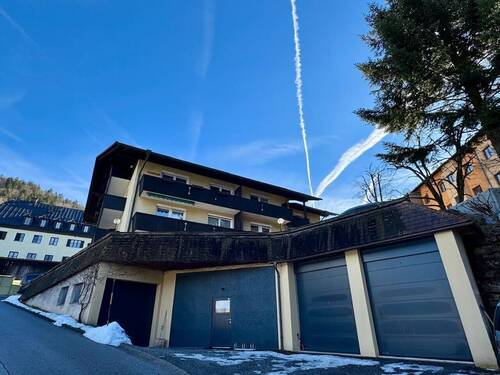 Mit großzügiger Garage - 