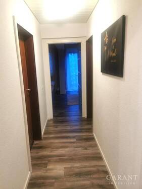 Flur zu den Schlafzimmern - 3 Zimmer Etagenwohnung in Berglen