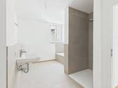 Bad mit Fenster, Wanne, Dusche - 