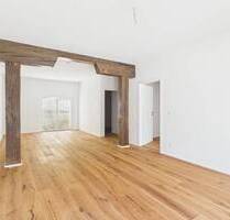 ERSTBEZUG 3-Zimmer-Wohnung nach hochwertiger Denkmalsanierung - Einbauküche und Balkon - Amberg