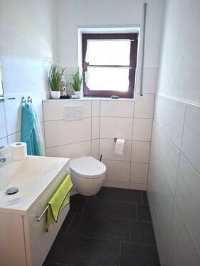 Modernes Gäste-WC im EG - 