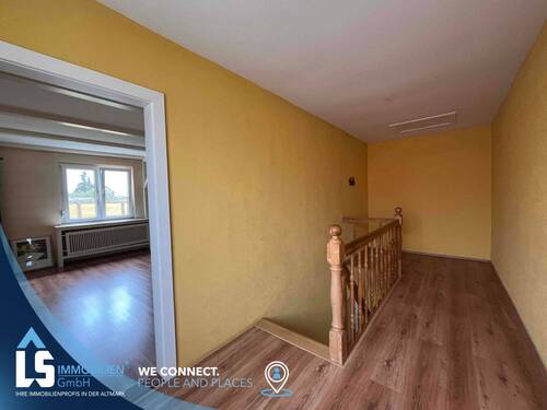 Aufgang/Flur ins OG - 