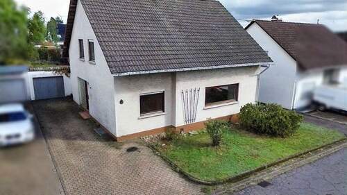 Hausfront - Sofort bezugsbereites Einfamilienhaus in idyllischer Lage