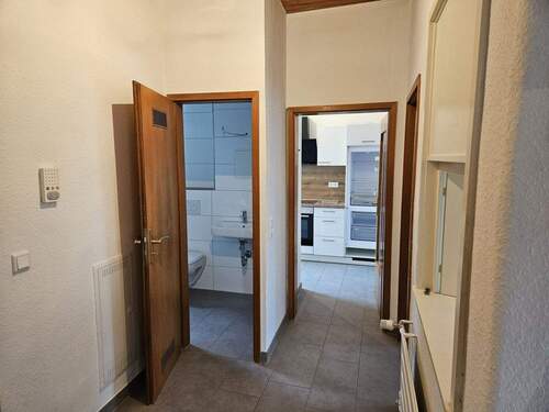 Flur - Objektbeschreibung: Moderne 3-Zimmer-Wohnung mit Tageslicht