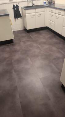 neuer Bodenbelag in der Küche EG - 