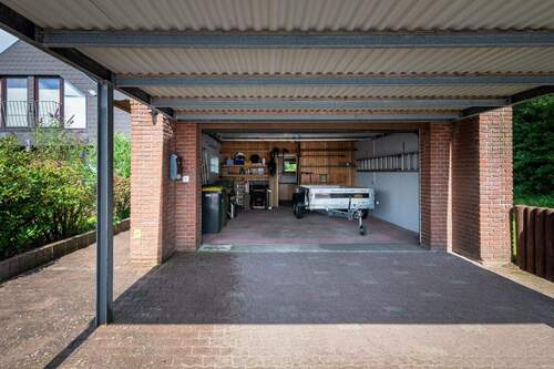 Doppelgarage mit elektr. Tor - 