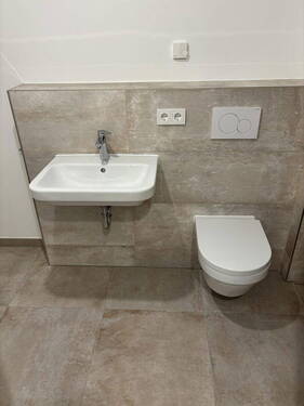 Bad Waschtisch und WC - 