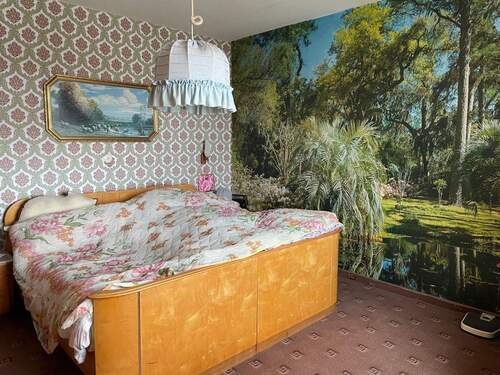 1.OG Schlafzimmer 1 - 