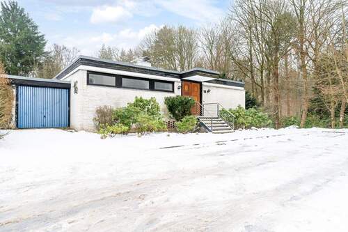 Straßenansicht - 7 Zimmer Einfamilienhaus zum Kaufen in Reinbek