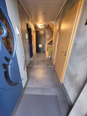 Eingangsbereich und Flur - 3 Zimmer Einfamilienhaus in Bischofsheim