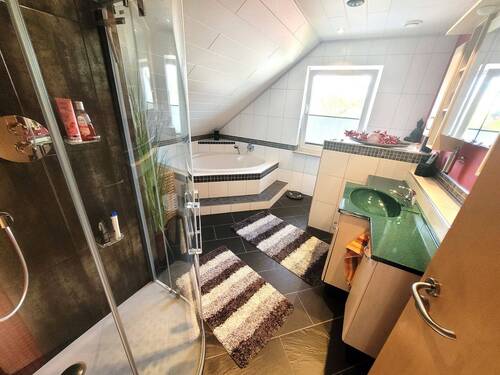 Bad im Dachgeschoss - 