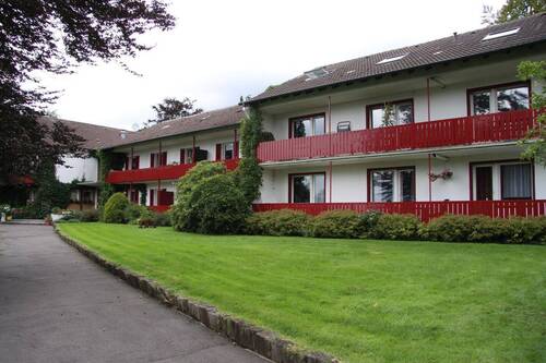 Südansicht des Hauses - Großzügige 4-Zimmerwohnung mit Balkon in ruhiger Stadtrandlage von Meinerzhagen