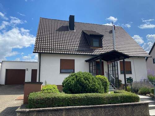 Ansicht - 6 Zimmer Mehrfamilienhaus, Wohnhaus zum Kaufen in Grettstadt