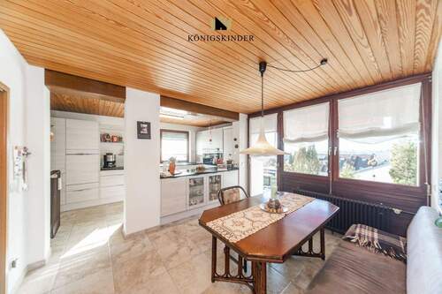 Essbereich mit Zugang zur Terrasse - 