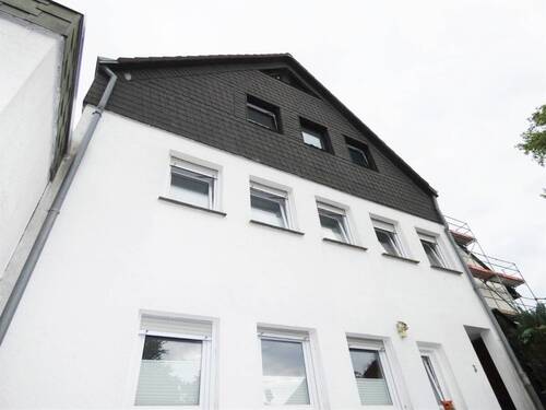 Haus vorne - 7 Zimmer Einfamilienhaus zum Kaufen in Burscheid