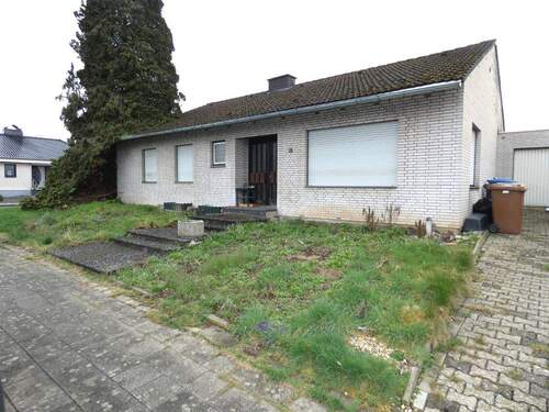 Haus - 4 Zimmer Mehrfamilienhaus, Wohnhaus zum Kaufen in Jülich