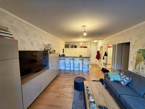 Wohnbereich mit Blick Richtung Küche - 2 Zimmer Etagenwohnung zum Kaufen in Bad Reichenhall