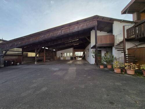 Werkstätten und überdachte Parkplätze - 1 Zimmer Mehrfamilienhaus, Wohnhaus zum Kaufen in Eppingen