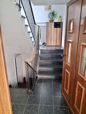 Eingangsbereich / Treppenhaus - 