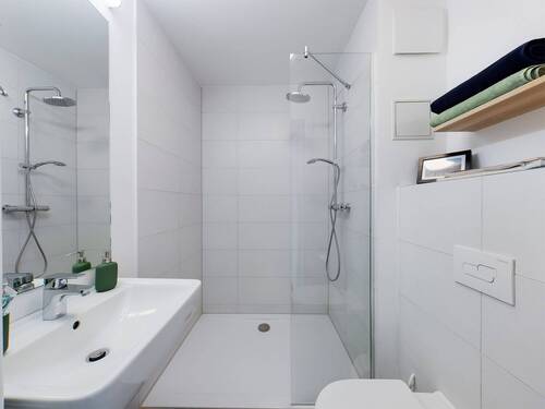 Badezimmer - 1 Zimmer Etagenwohnung zur Miete in Berlin