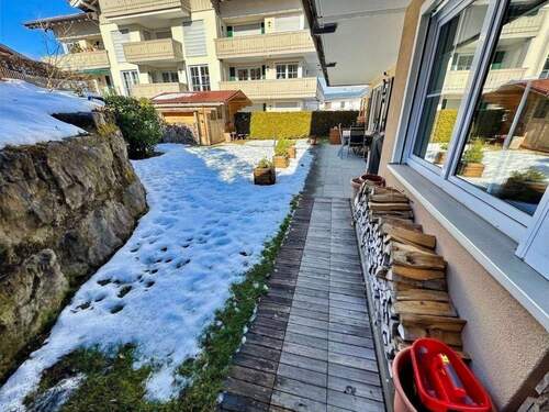 privater Garten mit Gartenhäuschen - 