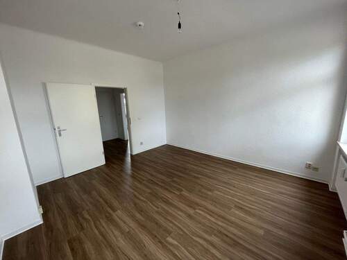 Wohnzimmer - 2 Zimmer Etagenwohnung zur Miete in Magdeburg