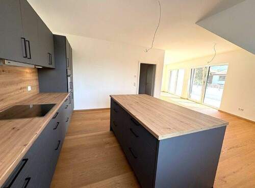 Einbauküche - 4 Zimmer Etagenwohnung zur Miete in PETERSBERG BÖCKELS