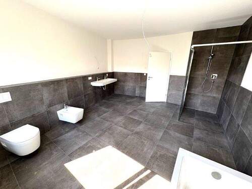 Bad - Etagenwohnung mit 204,00 m&sup2; in PETERSBERG BÖCKELS zur Miete