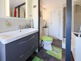 Bad mit Dusche - 