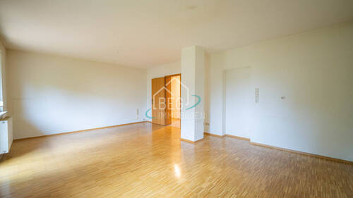 Wohnzimmer - 2 Zimmer Etagenwohnung zum Kaufen in Stuttgart