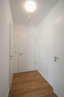 Moderner Wohnungseingang - 1 Zimmer Etagenwohnung in Bad Zwischenahn