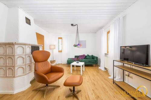 Wohnzimmer Haus rechts - Gepflegte Doppelhaushälfte mit mit Balkon und Garage - ruhige Lage in Regensburg-Winzer zu verkaufen