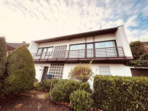 4. Hausansicht - * KONZ * unverbaubarer MOSELBLICK*** EINE PERLE DER ZEIT *** Charmantes Einfamilienhaus mit offener Bauweise *** Trier * Konz * Mosel * reinspazieren