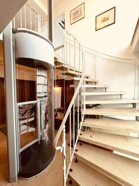 9. Treppenaufgang, Liftr EG zu OG - 