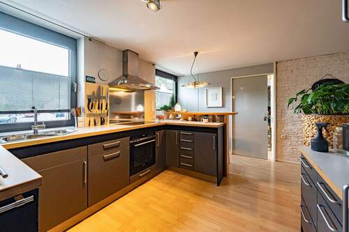 Helle und großzügige Küche - 