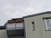 Balkon von außen gesehen - Etagenwohnung in Chemnitz