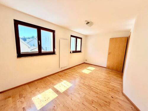 Schönes Schlafzimmer im EG - Einfamilienhaus mit 115,00 m&sup2; in Kenzingen zum Kaufen