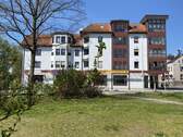 Hausansicht - Vermietete 2-Raumwohnung mit Balkon, Fahrstuhl und TG-Stellplatz! Marienthal - Nähe HBK!
